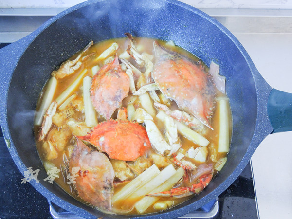 梭子蟹和咖喱碰撞出的美味，簡單零失敗的做法-咖喱味煮菜譜