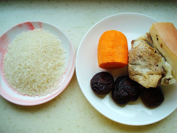 臘肉煲仔飯的做法-家常味燜菜譜-易網<a href=http://www.weilaijie.cn/ target=_blank class=infotextkey>健康養生</a>網 臘肉煲仔飯的做法-家常味燜菜譜