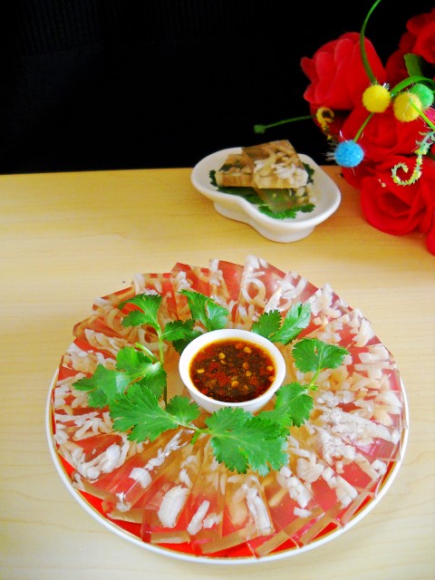 Q彈養(yǎng)顏肉皮凍的做法-家常味煮菜譜-易網(wǎng)健康養(yǎng)生網(wǎng) Q彈養(yǎng)顏肉皮凍的做法-家常味煮菜譜