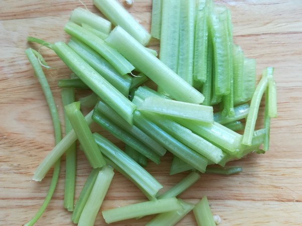 干鍋茶樹菇的做法-家常味炒菜譜