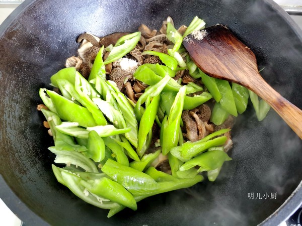 青椒炒羊肚的做法-家常味炒菜譜-易網(wǎng)健康養(yǎng)生網(wǎng) 青椒炒羊肚的做法-家常味炒菜譜