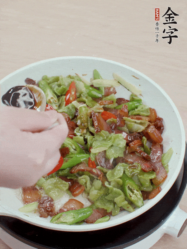 臘肉小炒萵筍干的做法-家常味炒菜譜-易網健康養生網 臘肉小炒萵筍干的做法-家常味炒菜譜