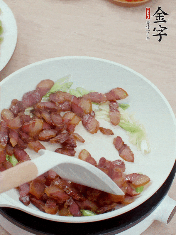 臘肉小炒萵筍干的做法-家常味炒菜譜-易網健康養生網 臘肉小炒萵筍干的做法-家常味炒菜譜