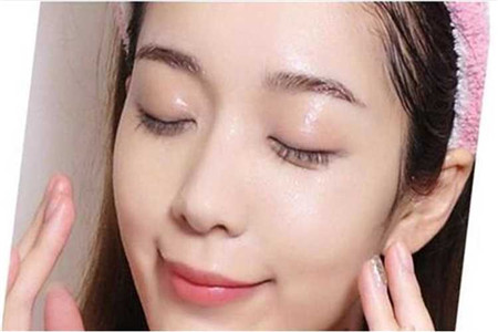 為什么網(wǎng)紅美女拍照自帶濾鏡 學(xué)會(huì)三招護(hù)膚技巧讓肌膚白里透紅