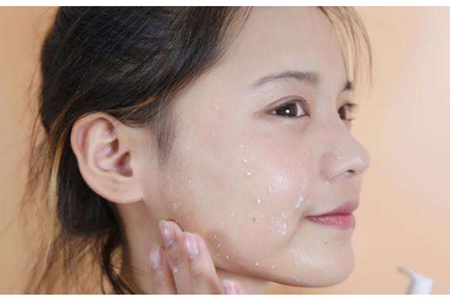 女生溫和不傷肌膚的去角質正確方法，美白的第一步