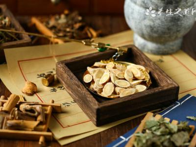 黃芪泡水喝一天的用量是多少