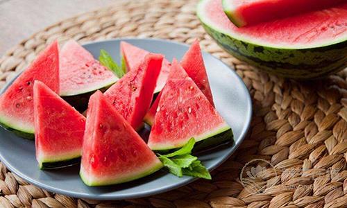 夏季吃水果七大禁忌 吃水果忌不漱口