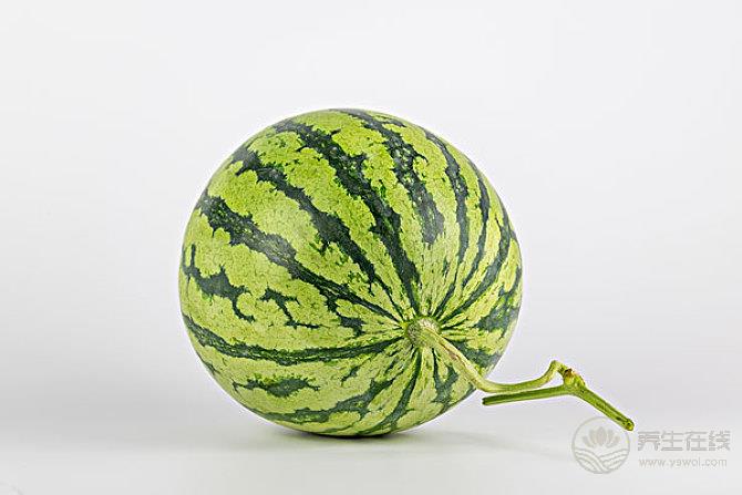 夏天吃西瓜是很爽，但這些事項還是得留心