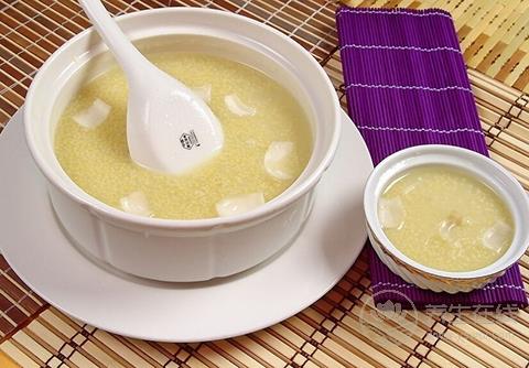 春季養生喝點粥 小米熬粥功效堪比人參