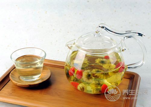 秋燥潤(rùn)肺養(yǎng)生試試四款養(yǎng)生茶