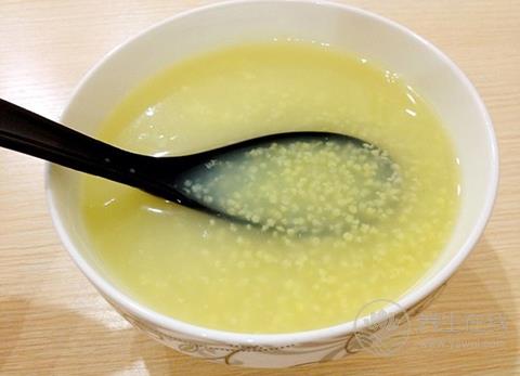 春季養生喝點粥 小米熬粥功效堪比人參