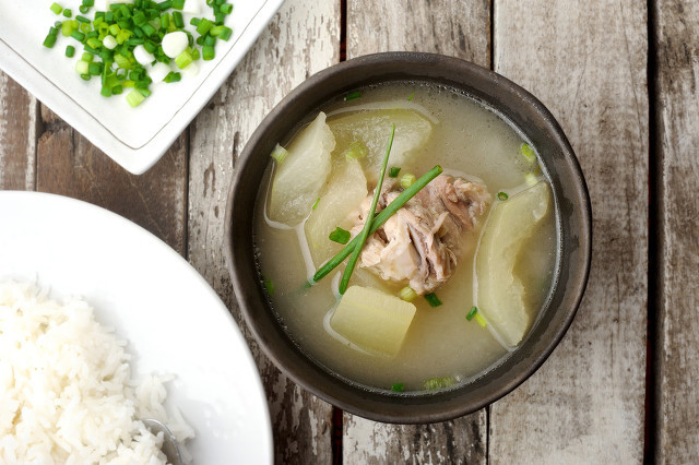 夏季喝什么湯好養(yǎng)生的，對(duì)付夏季高氣溫少不了它