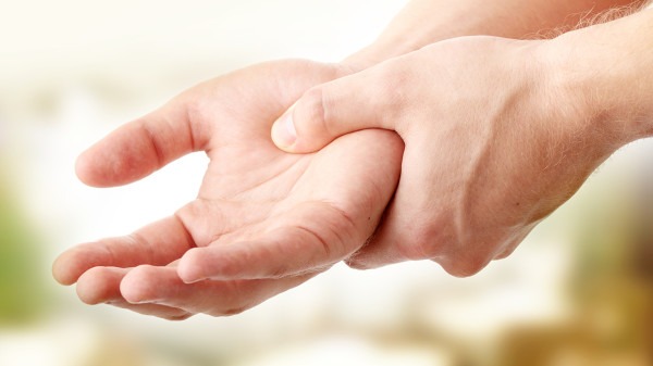 冬季寒潮來襲教你如何擺脫手腳冰冷的困擾-易網(wǎng)健康<a href=http://www.weilaijie.cn/jkys/ target=_blank class=infotextkey>養(yǎng)生</a>網(wǎng) 冬季寒潮來襲教你如何擺脫手腳冰冷的困擾