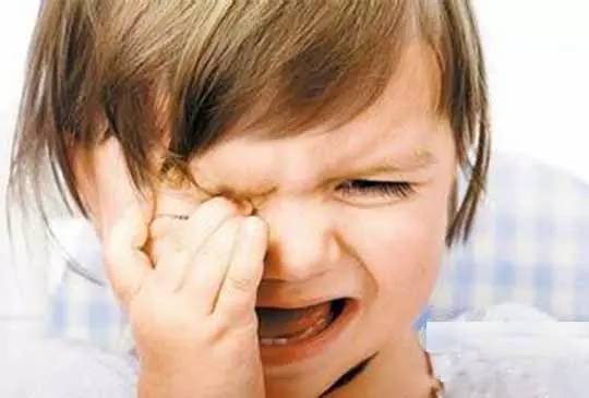 孩子近視的前期表現(xiàn)，家長(zhǎng)您知道嗎？