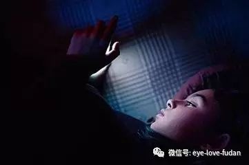 深夜手機黨的危害知多少？