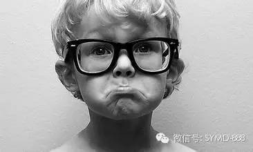 9個(gè)小細(xì)節(jié)說明孩子可能已近視！