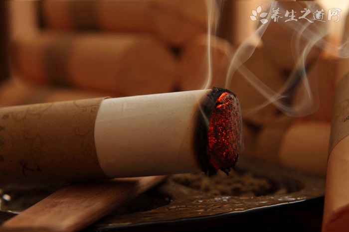 艾灸貼與艾灸功效一樣嗎?艾灸貼可以用多久-易網(wǎng)<a href=http://www.weilaijie.cn/ target=_blank class=infotextkey>健康養(yǎng)生</a>網(wǎng) 艾灸貼與艾灸功效一樣嗎?艾灸貼可以用多久